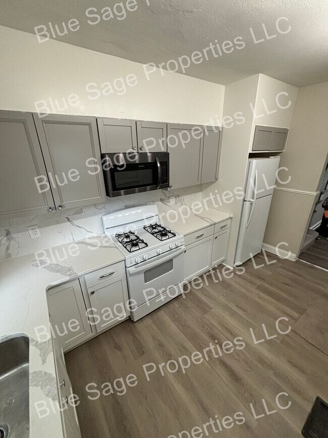 Building Photo - 126 Beech St