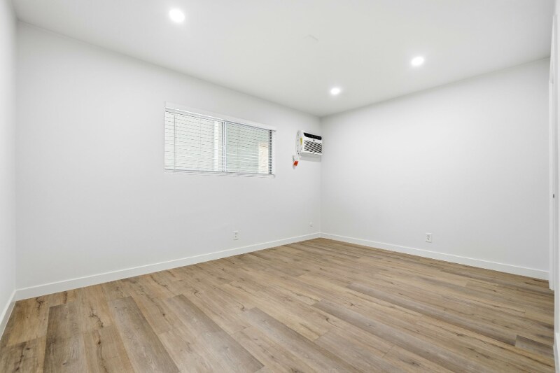 Building Photo - 5549 Fulcher Ave