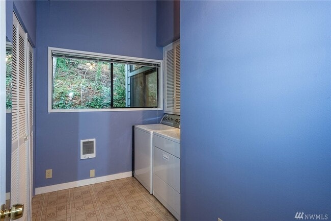 Building Photo - 27571 Sandy Shores Dr SW