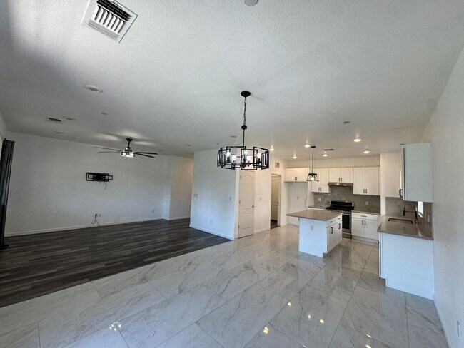Building Photo - 2469 S Rogers Ln