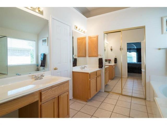 Building Photo - 5909 Vineyard Ln
