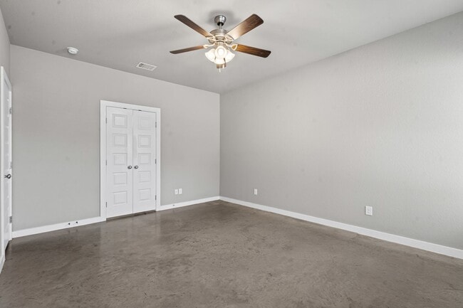 Building Photo - Amazing in Alvarado