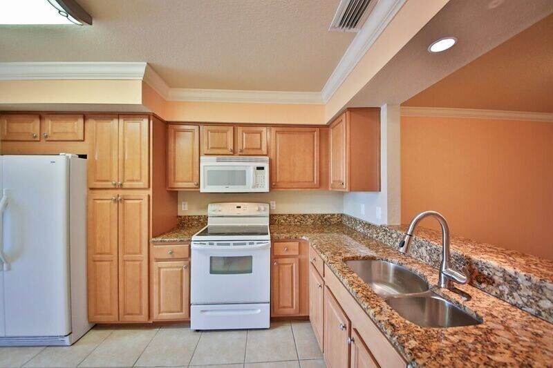 Building Photo - Santa Barbara Villas