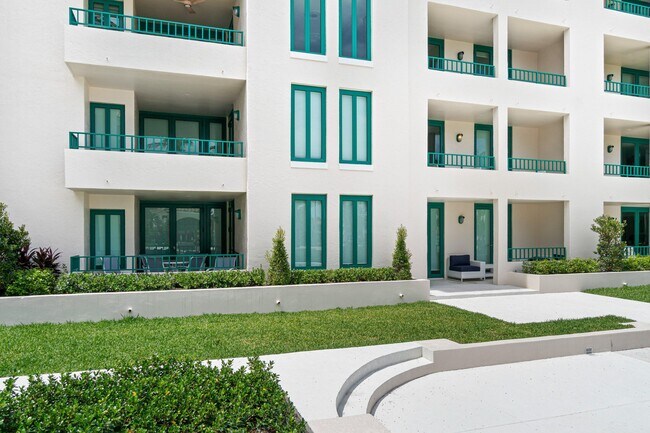 Building Photo - 120 SE 5th Ave