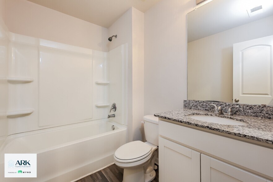 Building Photo - 173 Queens Cir