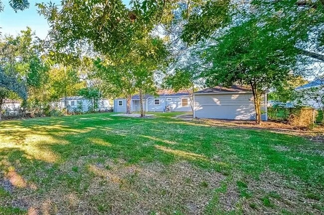 Building Photo - 515 Bluebonnet Dr