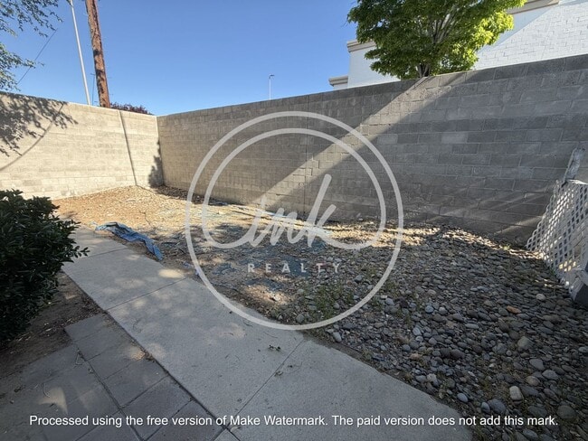 Building Photo - WO319-Woodside Drive 3190-3196
