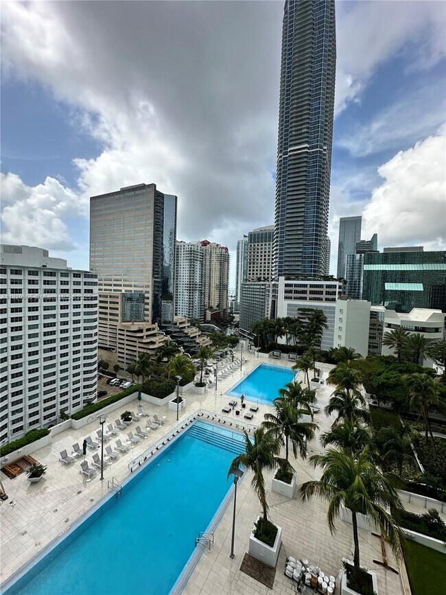 Building Photo - 950 Brickell Bay Dr
