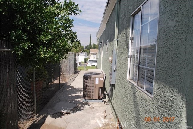 Building Photo - 1034 N McKeever Ave