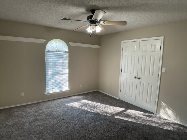 Building Photo - COMING SOON!!!!  Beautiful Home in East Park