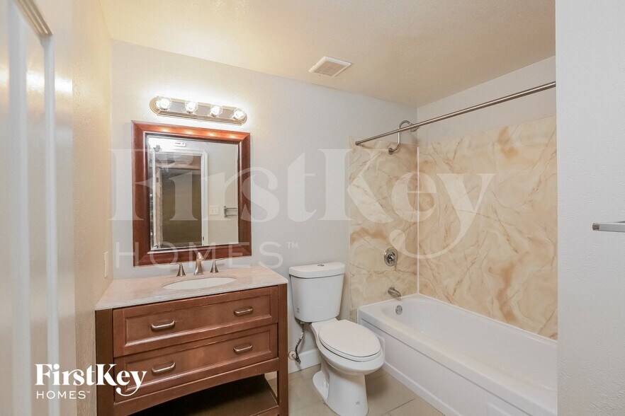 Building Photo - 3827 E Friess Dr