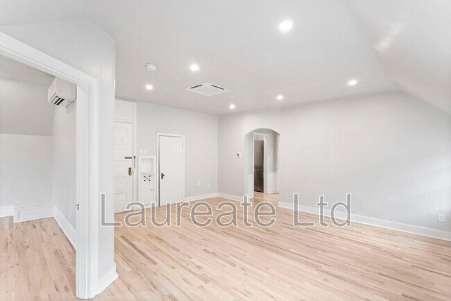 Building Photo - 1058 Pearl St