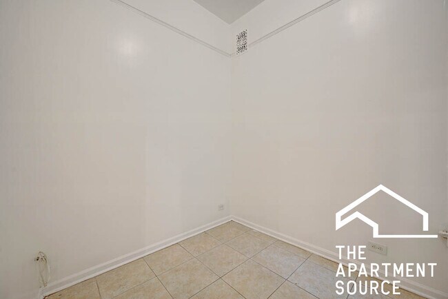 Building Photo - 4736 S Prairie Ave