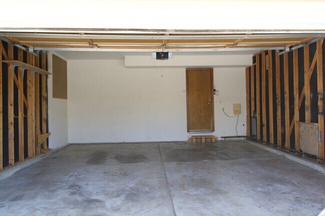 Building Photo - 4844 N Wildflowers Way