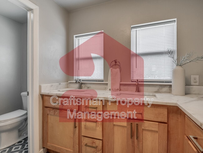 Building Photo - 1501 Gladstone Terrace