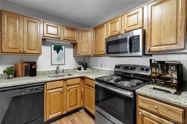 Building Photo - 25 Spring Meadow Dr