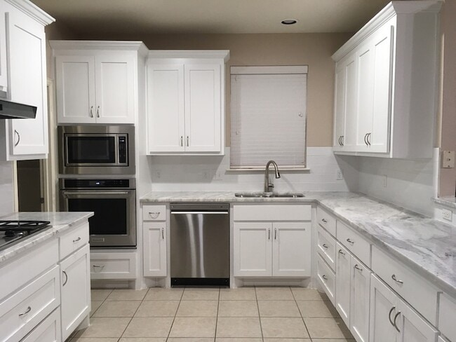 Building Photo - 9714 October Glory Ln