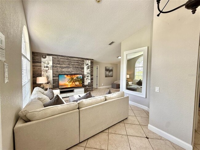 Building Photo - 102 Titan Dr