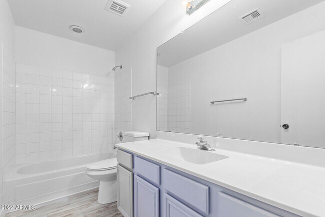 Building Photo - 509 E Rimrock Dr