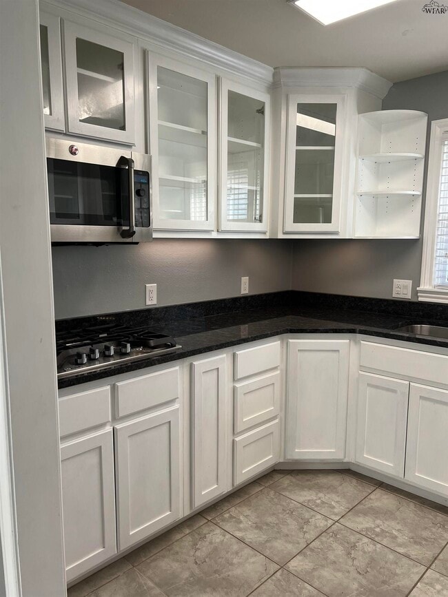 Building Photo - 2411 Clayton Ln