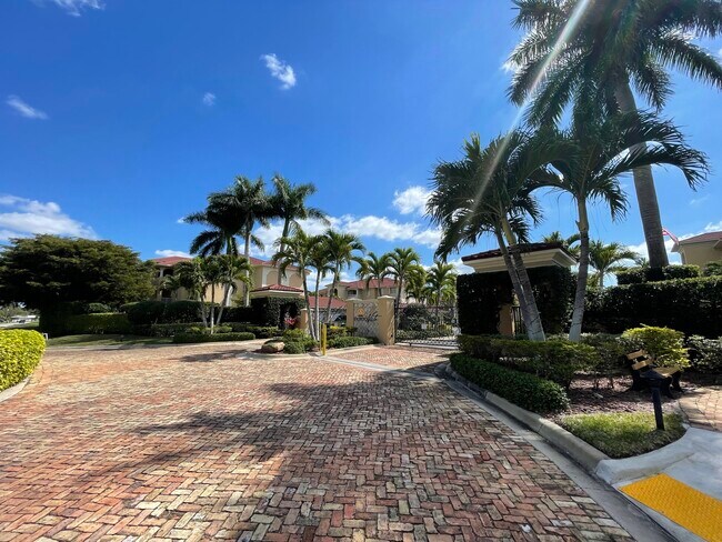 Gated entrance. - 1504 SW 50th St