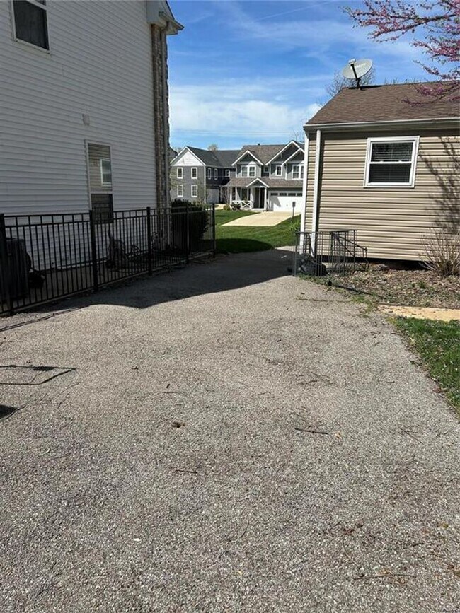 Building Photo - 620 Nirk Ave