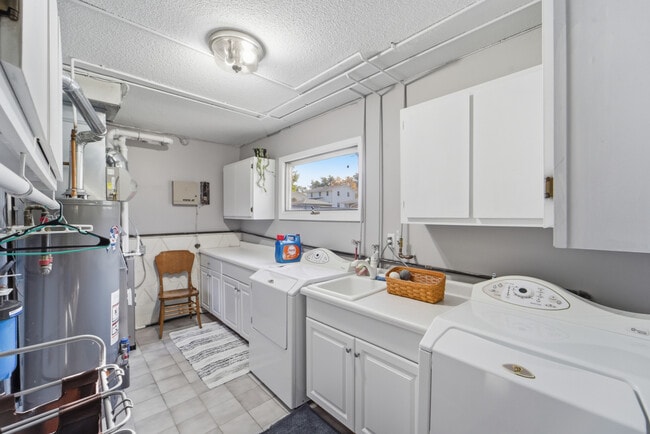 Building Photo - 6502 Allison Ave