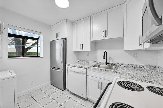 Building Photo - 109 Gardens Dr