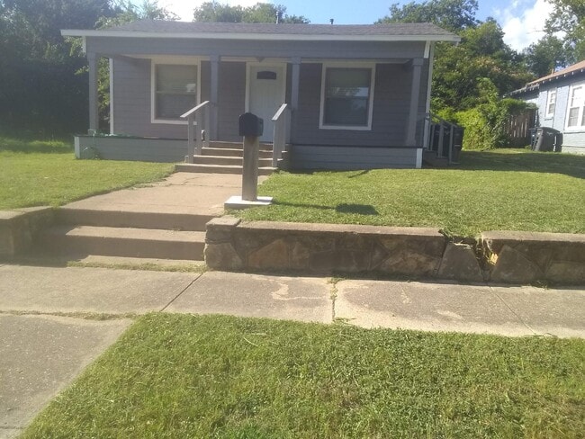 Primary Photo - 1031 Elmwood Ave