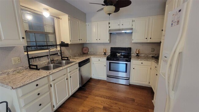 Building Photo - 214 Fireside Village Dr