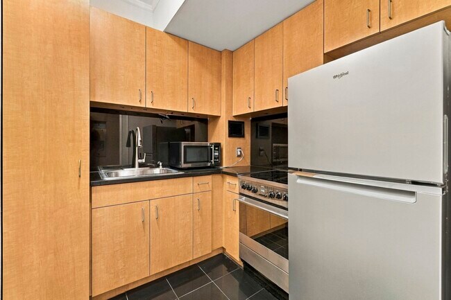 Building Photo - 21 Beacon St