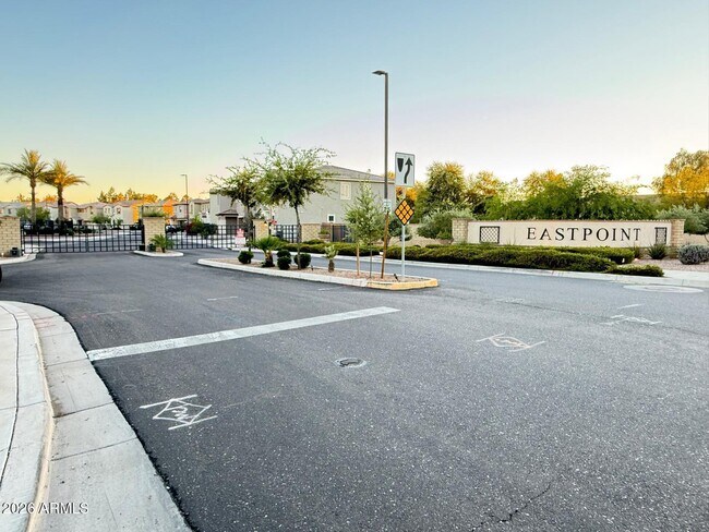 Building Photo - 668 N Sparrow Ct