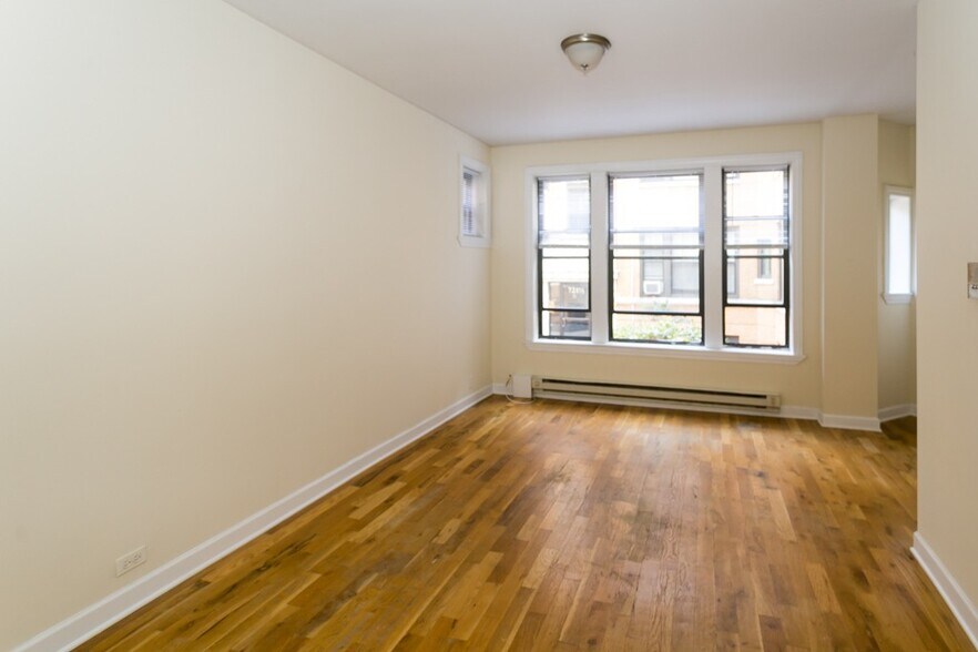 Building Photo - 731 W Barry Ave