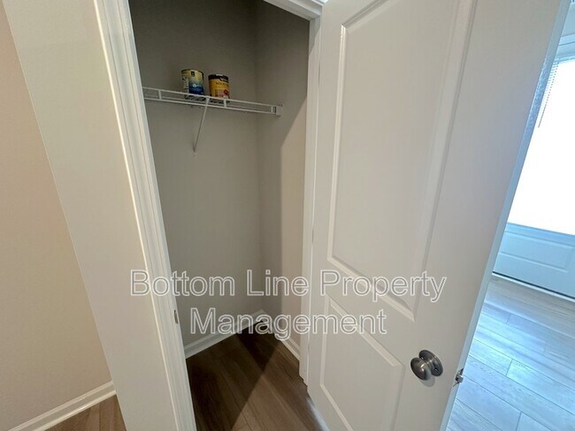 Building Photo - 3037 Hutton Gdns Ln