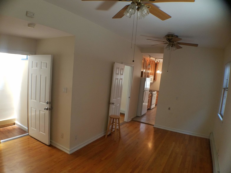 Living room - 314 Greenwood Ave