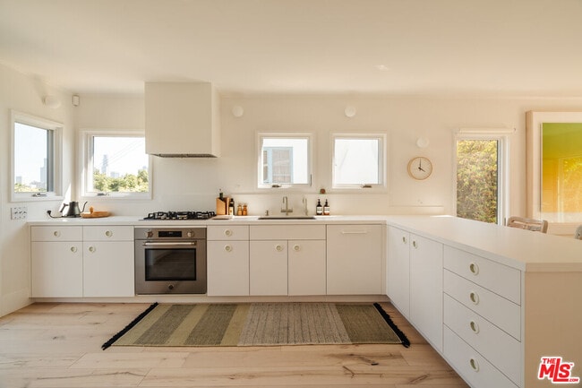 Building Photo - 1097 W Kensington Rd