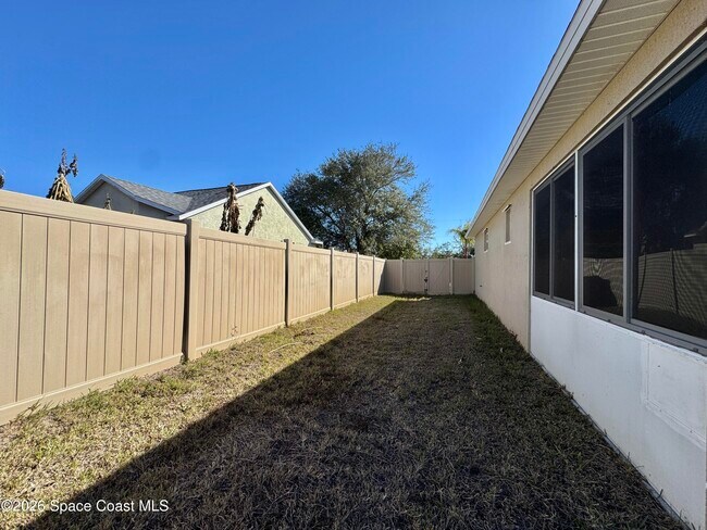 Building Photo - 181 Del Monte St NE