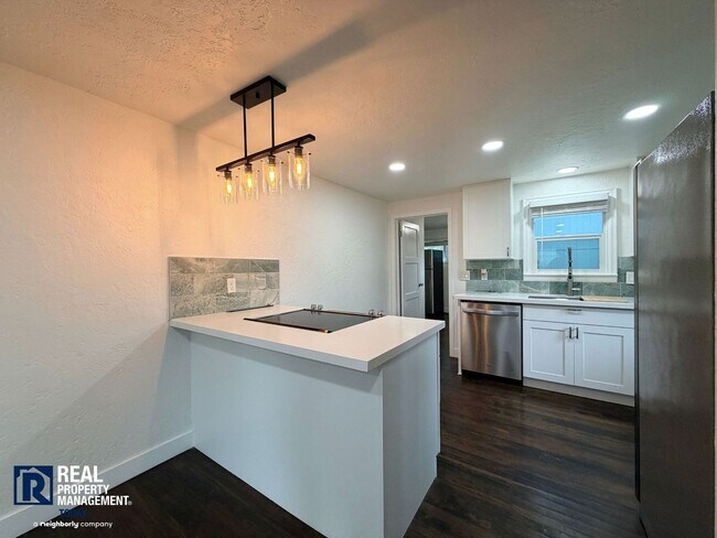 Building Photo - Charming Cottage Retreat with Modern Updates!