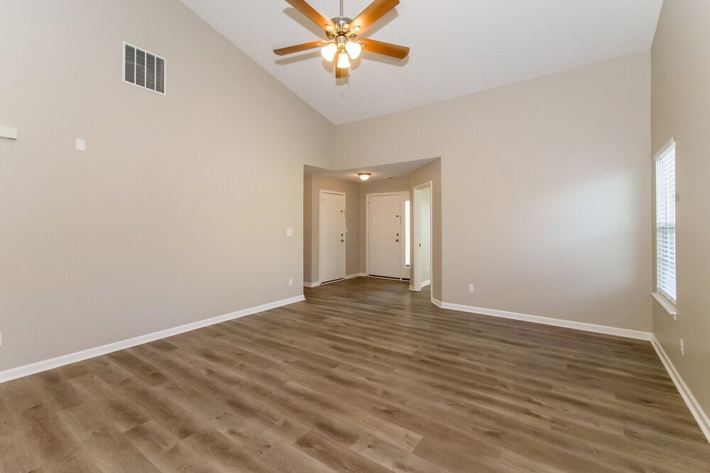 Building Photo - 5765 Arlington Dr