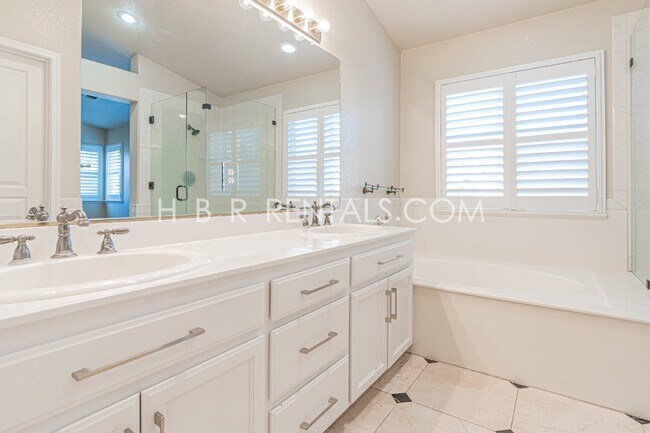 Building Photo - 422 Meyenberg Ave