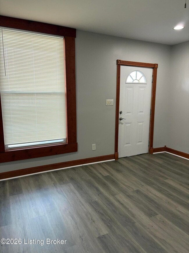 Building Photo - 604 Winkler Ave