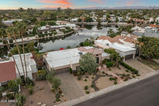 Building Photo - 7620 E Vía Del Placito