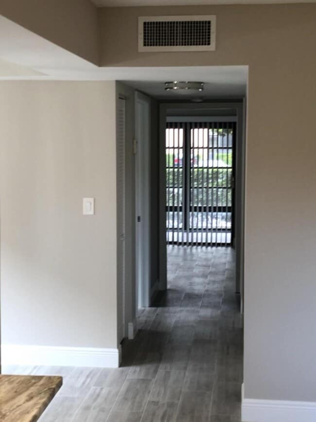 Building Photo - 15090 Ashland Pl