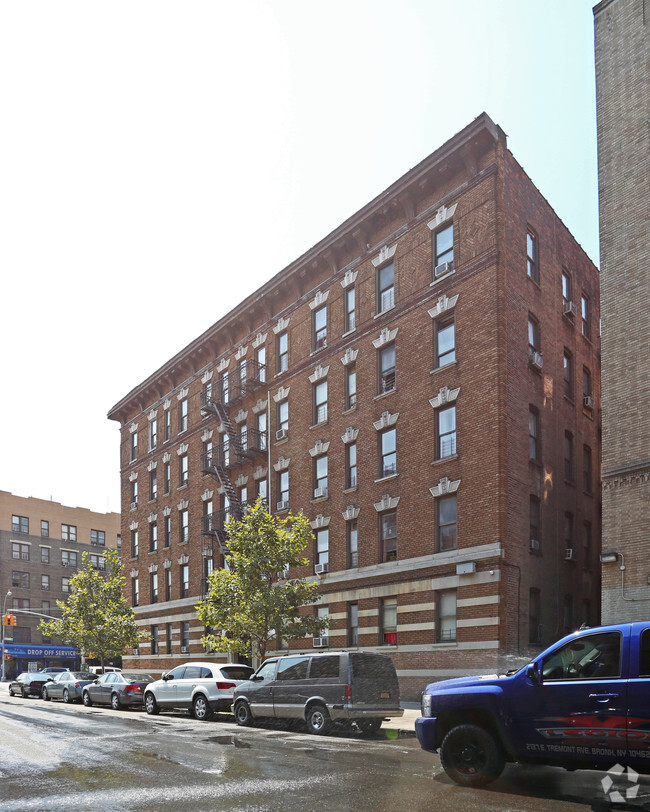 Building Photo - 530 Isham St