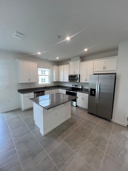 Building Photo - 9059 Beach Tea Way