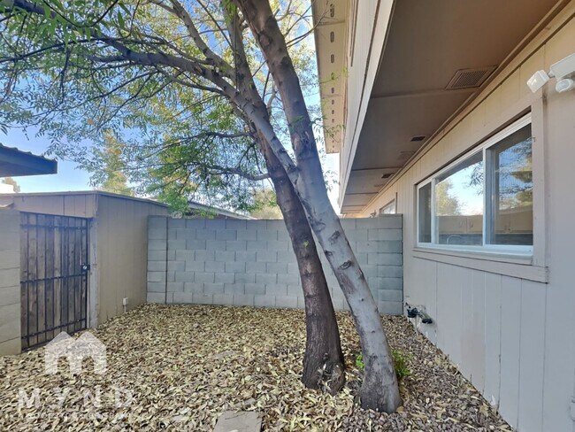 Building Photo - 4305 W Solano Dr N