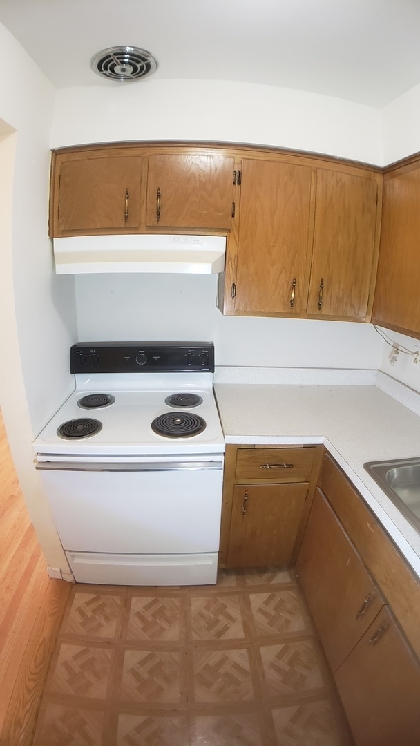 Building Photo - 336 Lathrop Ave