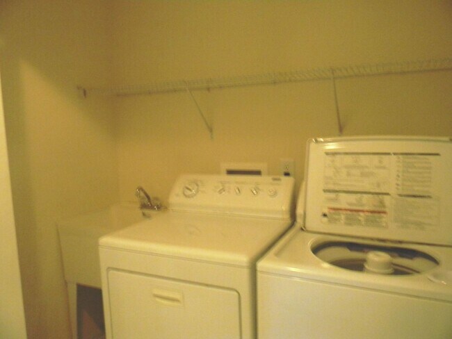 Building Photo - Great Home in Moncks Corner