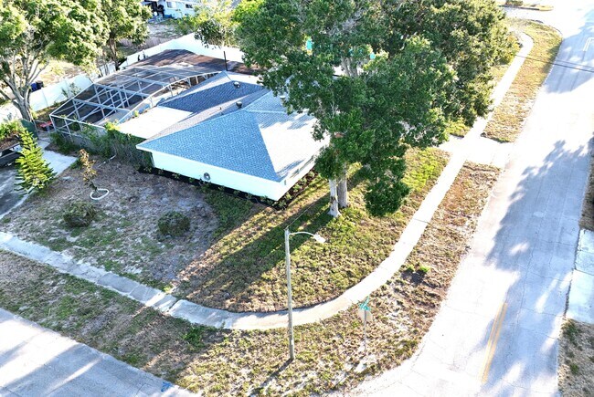 Building Photo - 948 Canal Cir