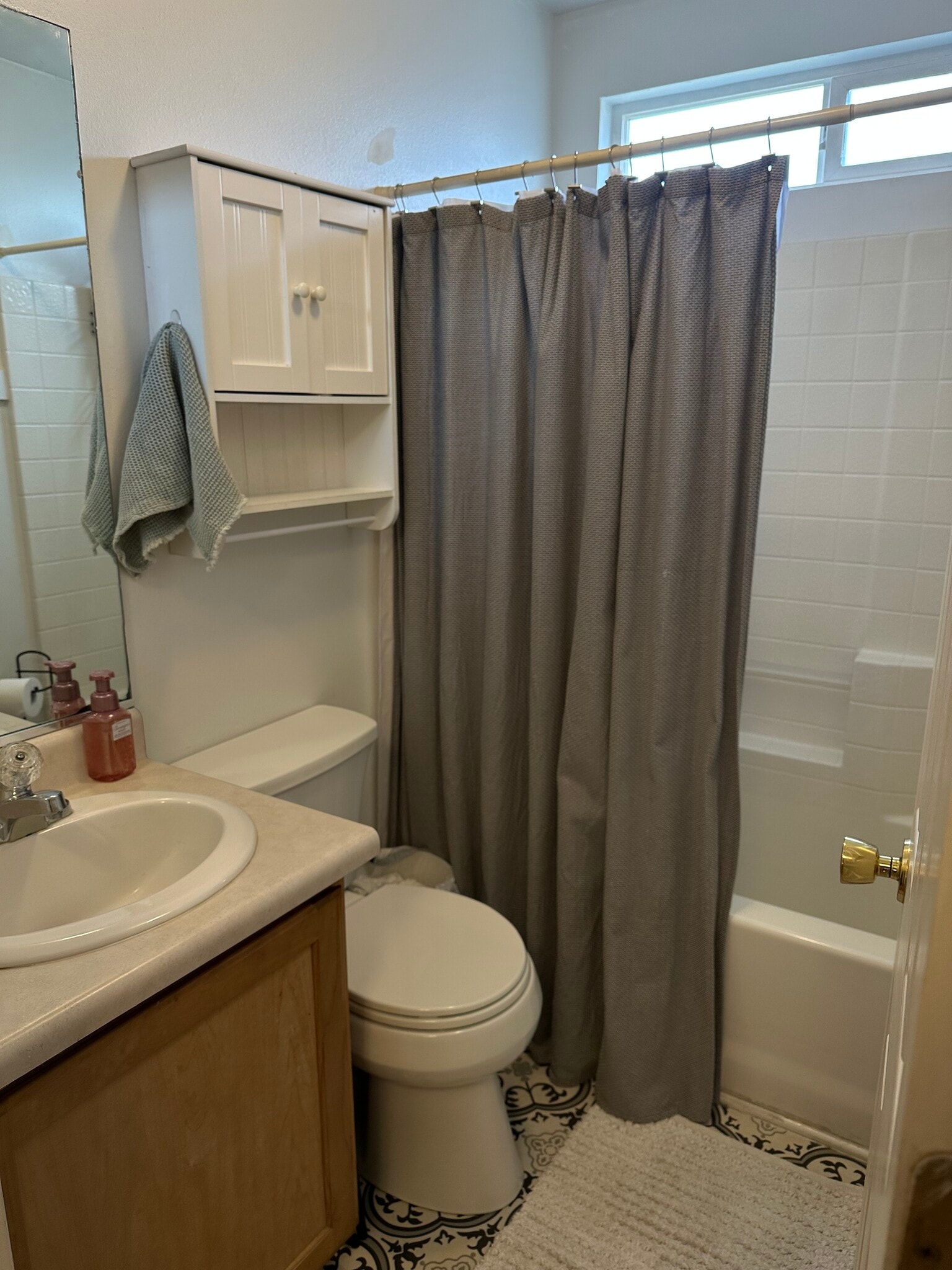 Building Photo - 1097 N Cedar Blvd